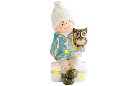 Postavička MagicHome Vianoce, Chlapček sediac na taburetke so sovičkou, 1 LED, polyresin, 10,5x10,5x19,5 cm